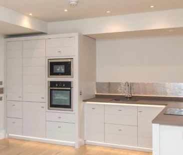 Modern one double bedroom luxury apartment located in Bristol’s mos... - Photo 4