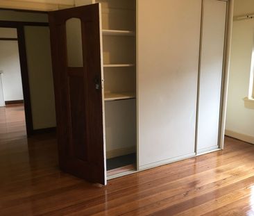 Mckinnon Zoned 2 Bedroom Unit near All facilities - Photo 1