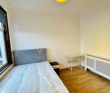 Room in a Shared House, Shrewsbury Road, E7 - Photo 6