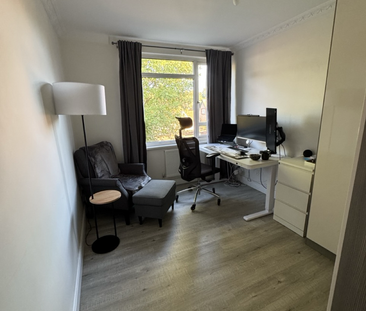 3 bedroom flat to rent - Photo 1 | Rentumo