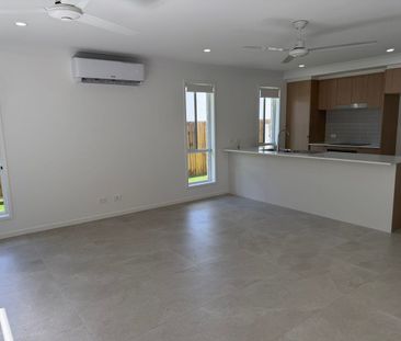 Spacious 4-Bedroom, 2-Bathroom House - Photo 6