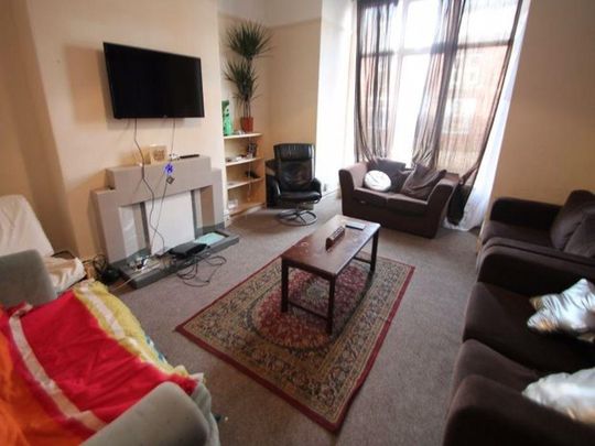 1 bedroom in a house share to rent - Photo 1