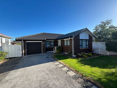 Fully Renovated modern 3 bedroom townhouse - Photo 5