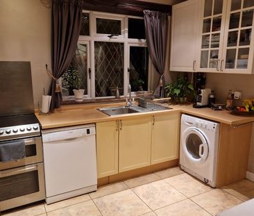 2 Bed Semi-Detached House, Alwyn Close, LU2 - Photo 1