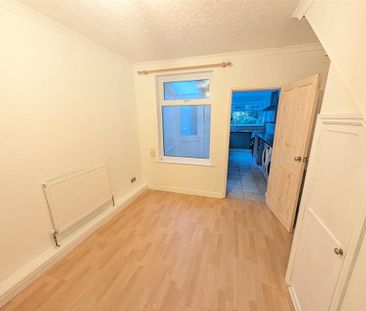 2 bedroom end of terrace house to rent - Photo 6