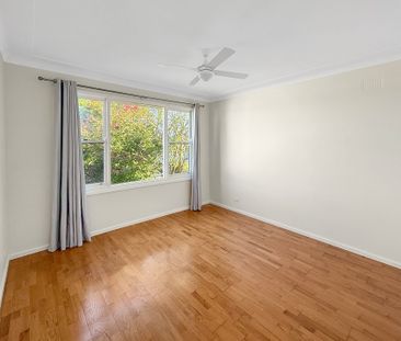 STUNNING LAKEVIEW LIVING - 3 BEDROOM HOME IN PRIME LOCATION - Photo 6