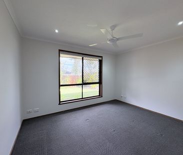 Beautifully Refreshed Home with Private Swimming Pool - Photo 4