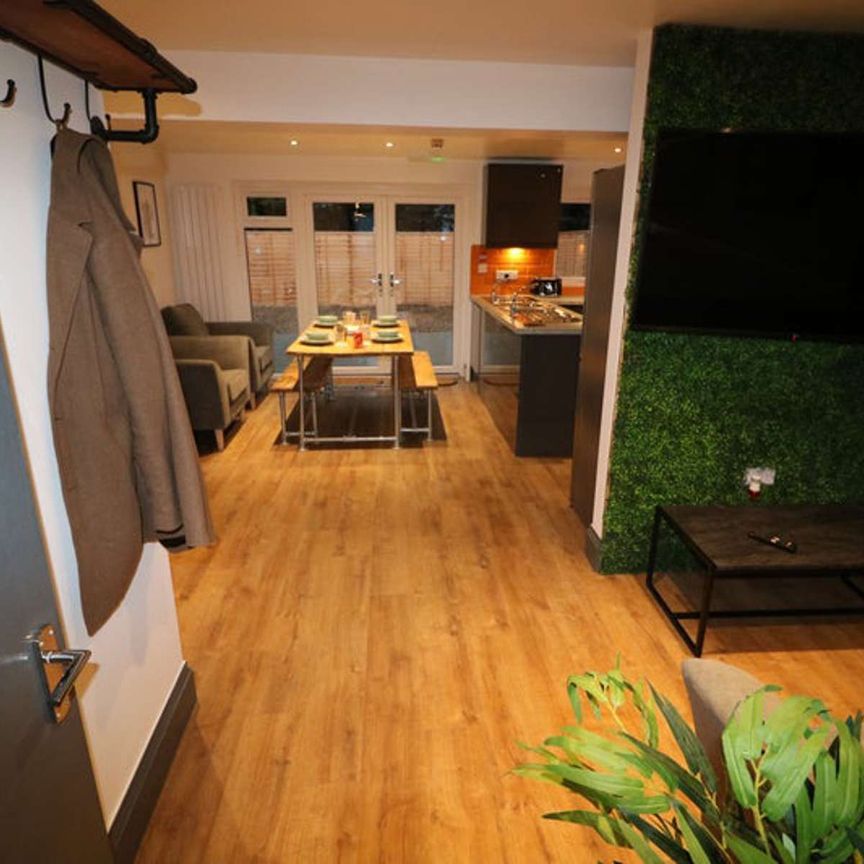 OX Living is proud to present this high-quality 7-bedroom co-living property, perfect for working professionals looking for stylish, stress-free living. Room 5 - Photo 1