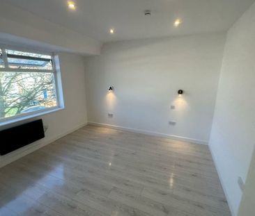 Studio Flat, Haydons Road, SW19 - Photo 2