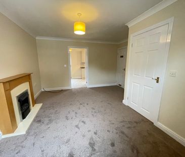 3 bedroom Semi-Detached House to let - Photo 2