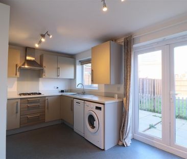 Pearwood Close, Hampton - Photo 4