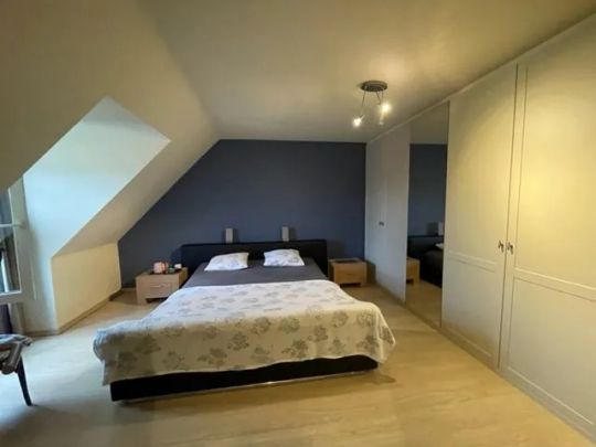 Ruim duplex appartement met 2 slaapkamers te huur gelegen in het hartje van Laakdal! - Photo 1