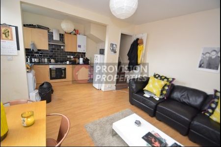 2 Bedroom Houses Flats in Hyde Park - Photo 3