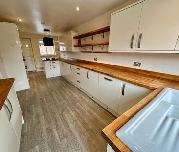 4 bedroom detached house to rent - Photo 1