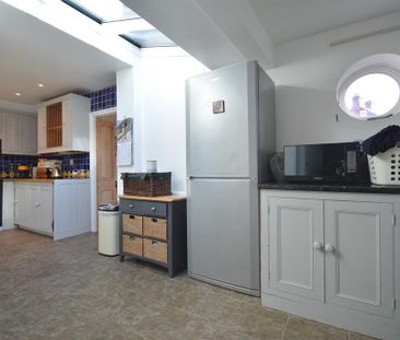 4 bedroom detached house to rent - Photo 5