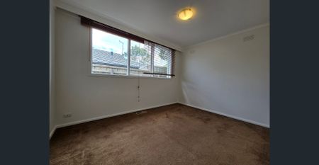 FRESHLY PAINTED, PERFECTLY POSITIONED THREE BEDROOM! - Photo 3