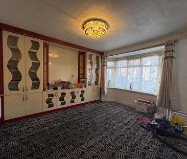 4 bedroom semi-detached house to rent - Photo 2