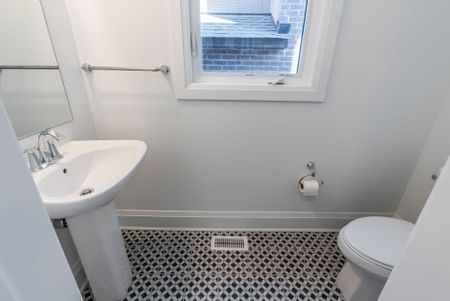 For Lease - 1288 Onyx Trail, Oakville, Ontario - Photo 3