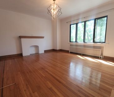 Logement rénové de 2 chambres à coucher plus bureau, semi-meublé. - Photo 1