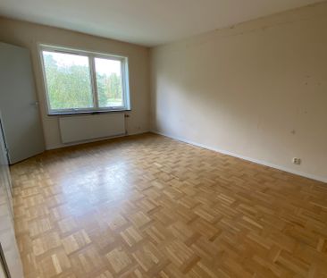 Torparegatan 11 - Foto 2