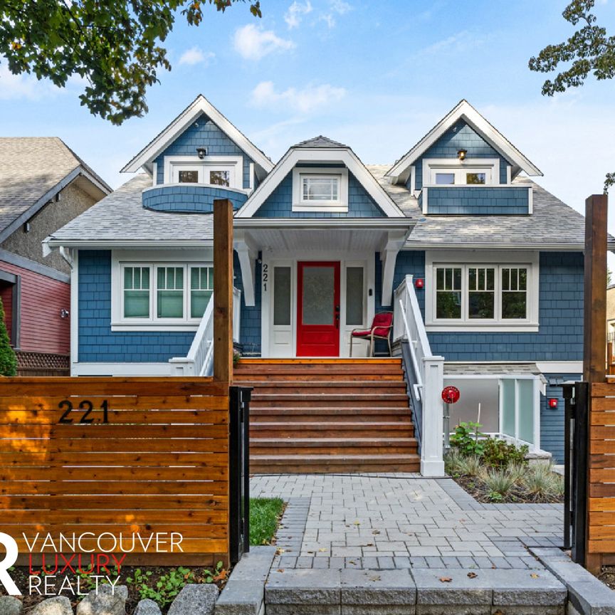 Townhouse in Vancouver West Side, BC - Photo 1