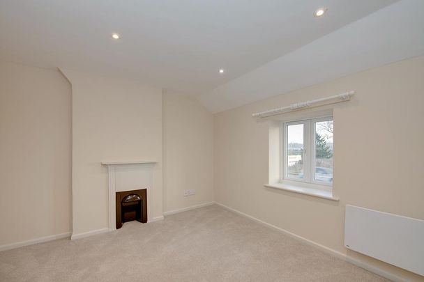 2 bedroom end of terrace house to rent - Photo 1