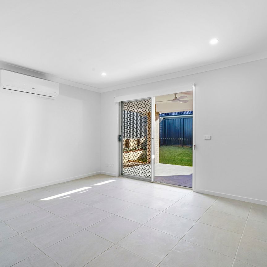 "Easy Care Living!" - Photo 1