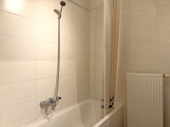 Appartement met 2 slaapkamers, balkon en autostaanplaats. - Photo 1