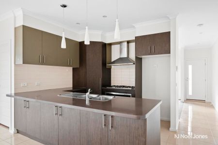 6 Dena Lane, NARRE WARREN - Photo 2