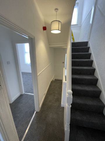 Townhouse apartment available TO LET in Grosvenor Street, Blackpool - Photo 2