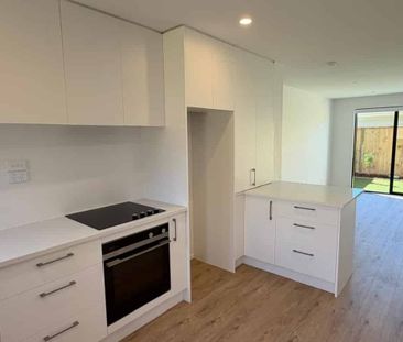 Modern 2-Bedroom Townhouse for Rent in Pakuranga, Auckland - Photo 3
