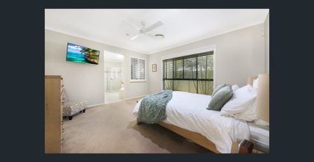 Ducting system plus additional spilt systems in each bedroom family home in Arundel - Photo 5