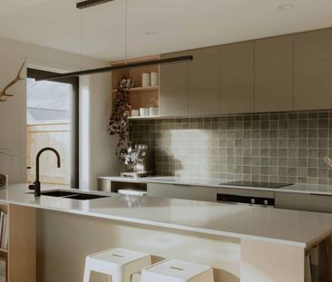 Spacious family home with modern comforts - Photo 2