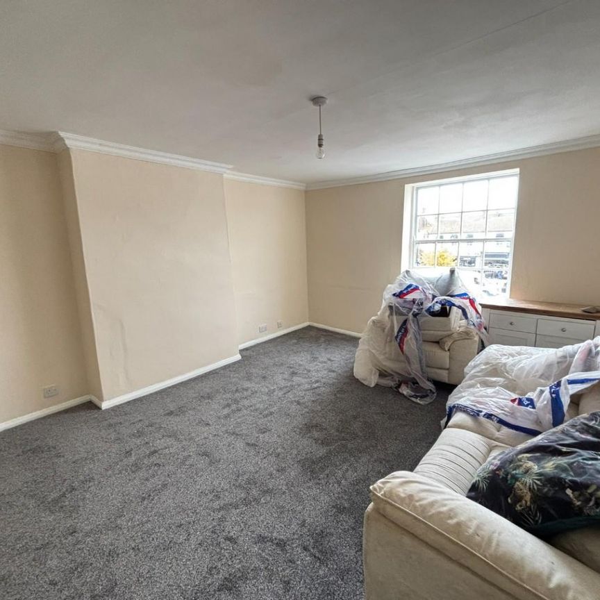 2 bedroom Flat To Let - Photo 1