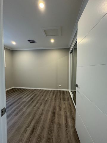 Coastal 4 Bedroom - 3.5 Bathroom - Stunning New Build - Ducted Air Con - Photo 5