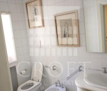 Villa Torlonia: Elegant 4 beds, 2 bath, large formal living room, separate dining, study, modern equipped kitchen. Bright, silent, parquet floors, air conditioning, parking. Lovely flat near international schools, parks, center and transport. Ref. 2204 - Photo 6