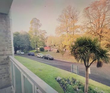 3 Bed Flat, Kingsmere, BN1 - Photo 1