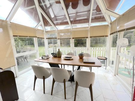 MODERN FAMILY HOUSE WITH VERANDA OF 240 M2 APPROX. WITH PRIVATE TREE GARDEN OF 600 M2 - Photo 5