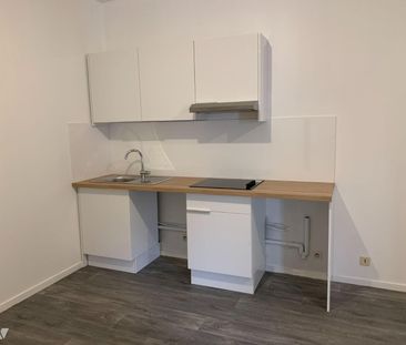 Appartement de type II composé d'un séjour-cuisine, une chambre, sa... - Photo 2