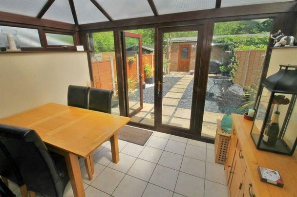 3 bedroom house to rent Favell Drive, Furzton, Milton Keynes, Buckinghamshire, MK4 - Photo 1