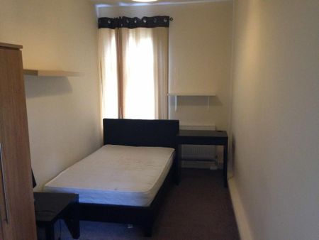 3 bedroom flat to rent - Photo 3