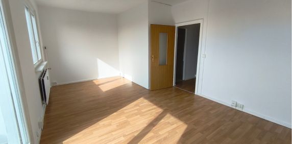 Frisch Renovierte 3-Raum-Wohnung mit Badewanne und Balkon - Photo 2