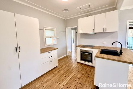 Fully Renovated Family Home - Photo 4