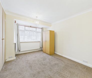 Ravensbourne Avenue, Stanwell, Staines-Upon-Thames,TW19 - Photo 3
