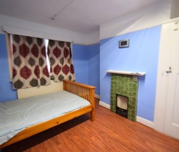 4 bedroom semi-detached house to rent - Photo 3