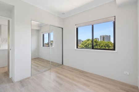 Boutique Top-Floor Applecross Living - Available NOW - Photo 5