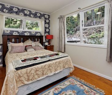 A Family House with a Sleepout on a Large Section. - Photo 2