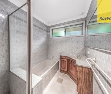 Freshly Renovated Family Haven in the Heart of Toongabbie - Photo 6