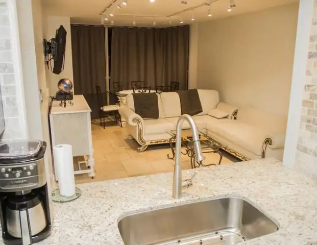 50 Eglinton Avenue West, Mississauga, Ontario, Canada, L5R 3P5 | 50 Eglinton Avenue West, Mississauga - Photo 1