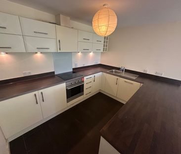 2 Bed Flat, Broadfields, HA2 - Photo 1